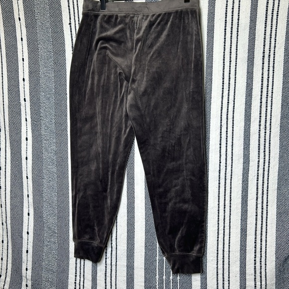 House of Harlow 1960 Set Velour Crewneck and Joggers Lounge Set - Picture 6 of 6